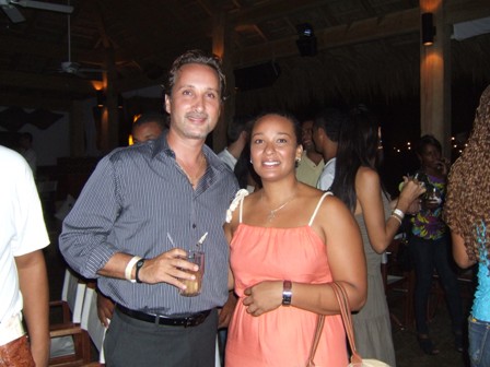  EJECUTIVOS ASOHORESOCA, NIKKI BEACH COMPARTEN COCTEL GRUPO PERIODISTAS