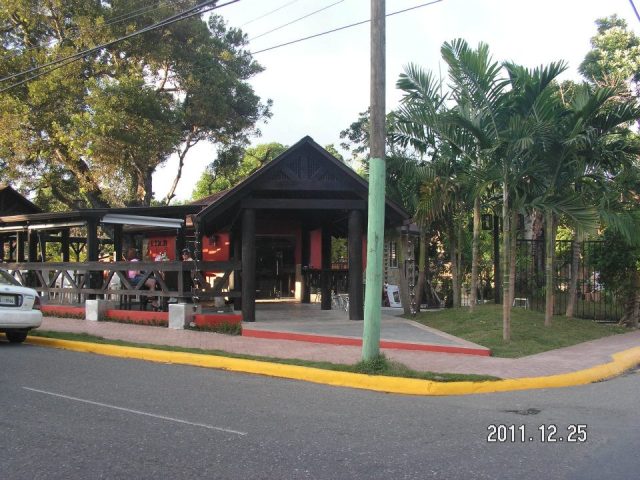  AVENIDA LUIS GINEBRA: “CONVERTIDA ARTERIA  COMERCIAL PUERTO PLATA”