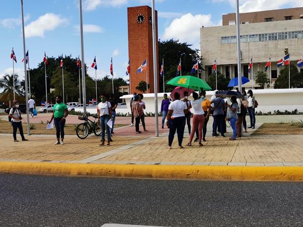 Grupos pro-vida y pro-aborto coinciden esta mañana en manifestación frente al Congreso