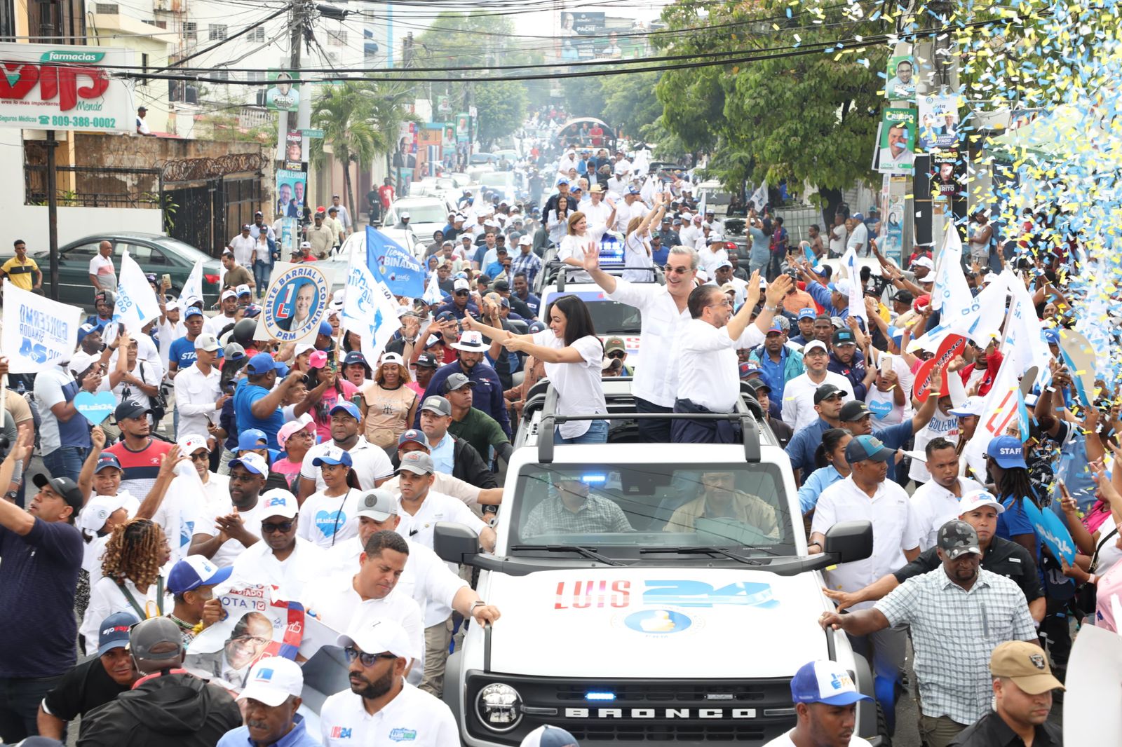 Miles de simpatizantes se lanzan a las calles del Distrito Nacional en apoyo de Luis Abinader y candidatos congresionales