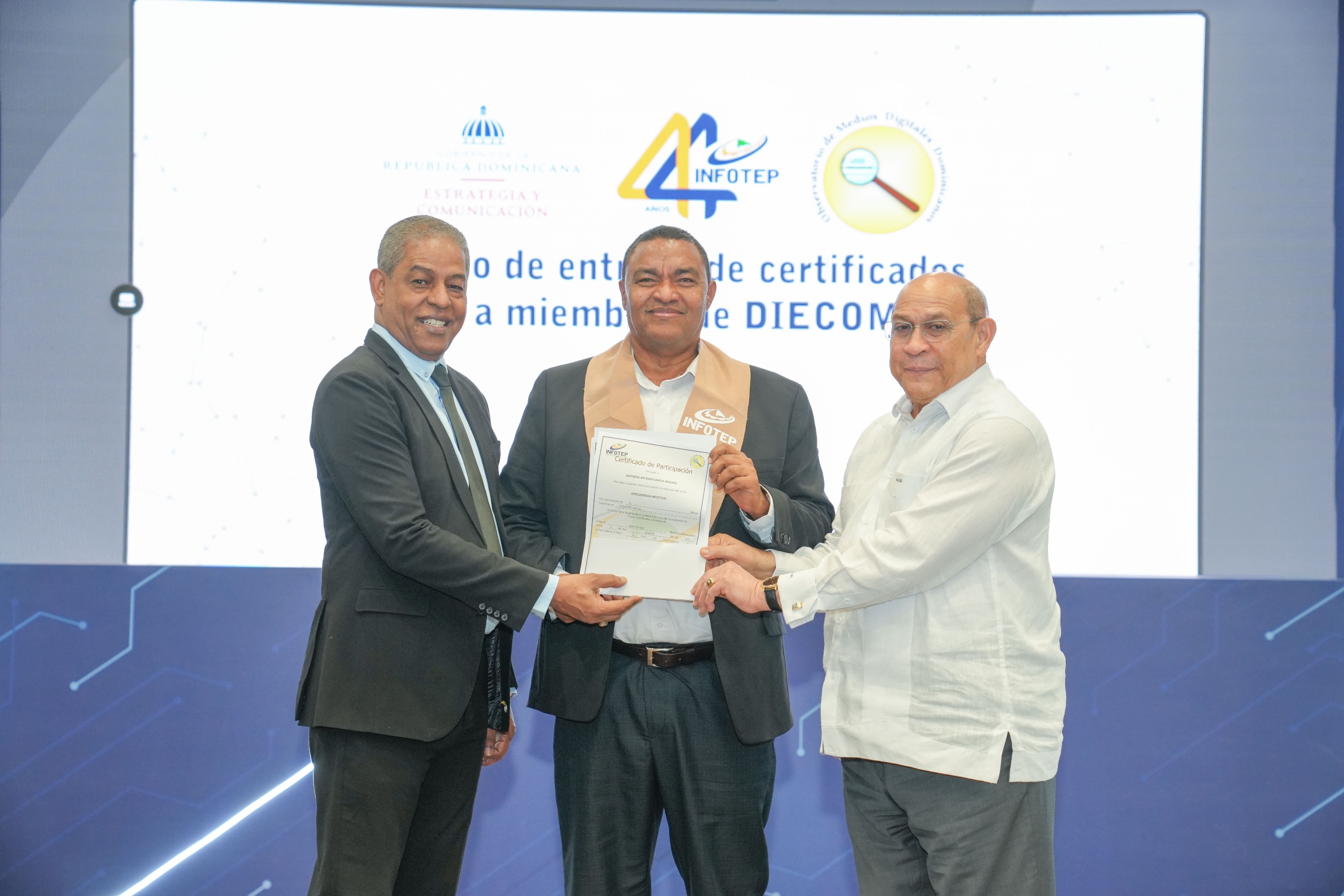 INFOTEP y Observatorio de Medios Digitales ofrecen curso de periodismo digital e inteligencia artificial a más de 54 comunicadores