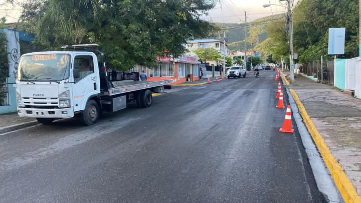  Autoridades municipales implementan prohibición parqueo en vía Antonio Imbert Barreras de Puerto Plata  