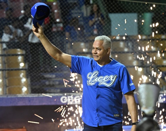 Expelotero puertoplateño José Rafael González es homenajeado por equipo Tigres del Licey  