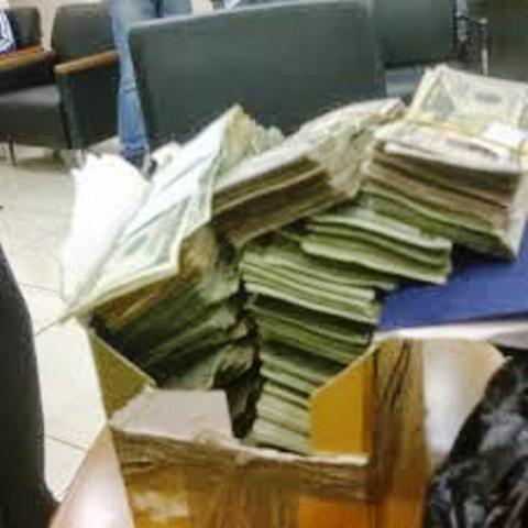 2 CARGAMENTO%20DE%20DOLARES%20EN%20MUELLE%20DE%20PUERTO%20PLATA