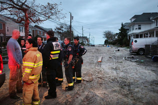  Incendio consume decenas viviendas New York