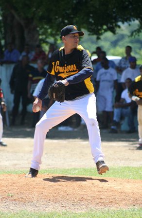 Lanzador Julián Tavárez llama empresarios apoyar liga verano Puerto