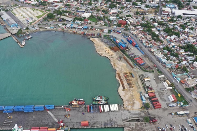 Ante críticas pueblerinas por lentitud en construcción Puerto Multipropósito retoman trabajo de dicha obra