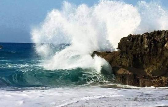 Advierten oleajes anormales en litoral costero del Atlántico, autoridades emiten alerta local en Puerto Plata