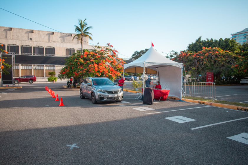 MAPFRE Salud ARS instala el primer centro de vacunación vehicular de COVID-19 en República Dominicana