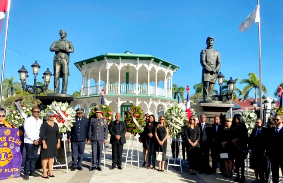 Puertoplateños conmemoraron el 159 aniversario de la Restauración de la República