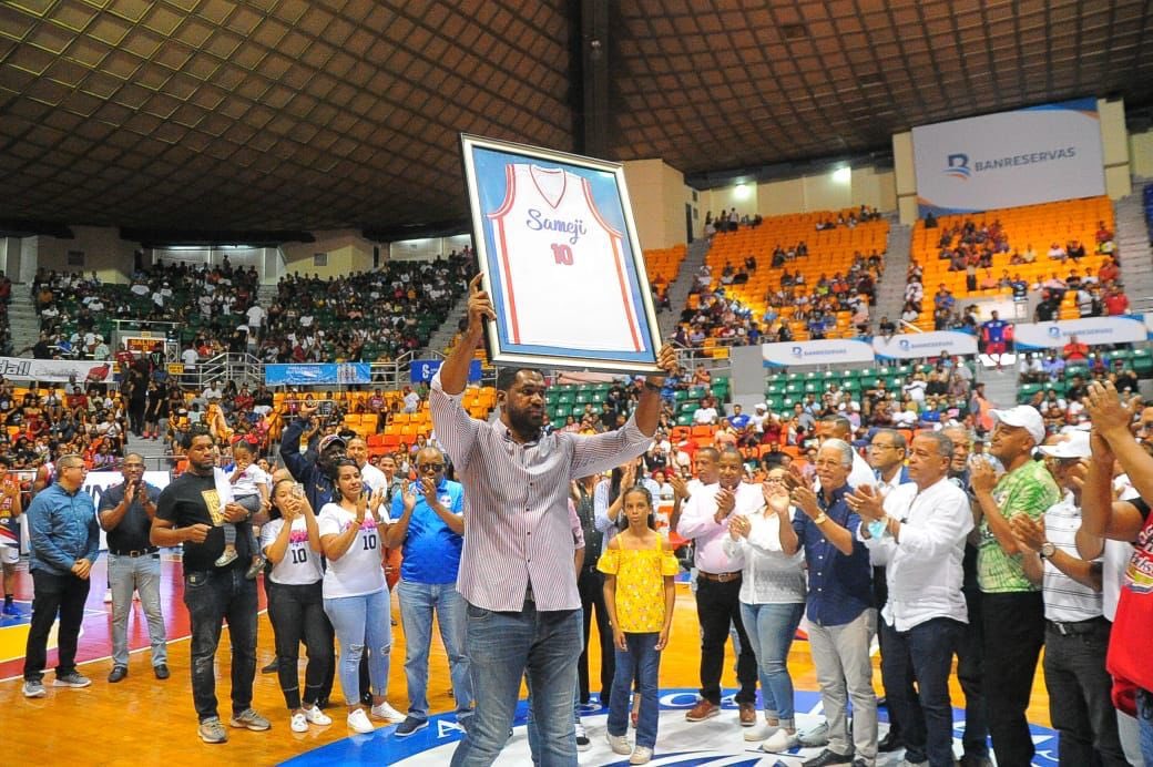 Retiran número utilizó puertoplateño Marlon Martínez con el Club SAMEJI en baloncesto de Santiago