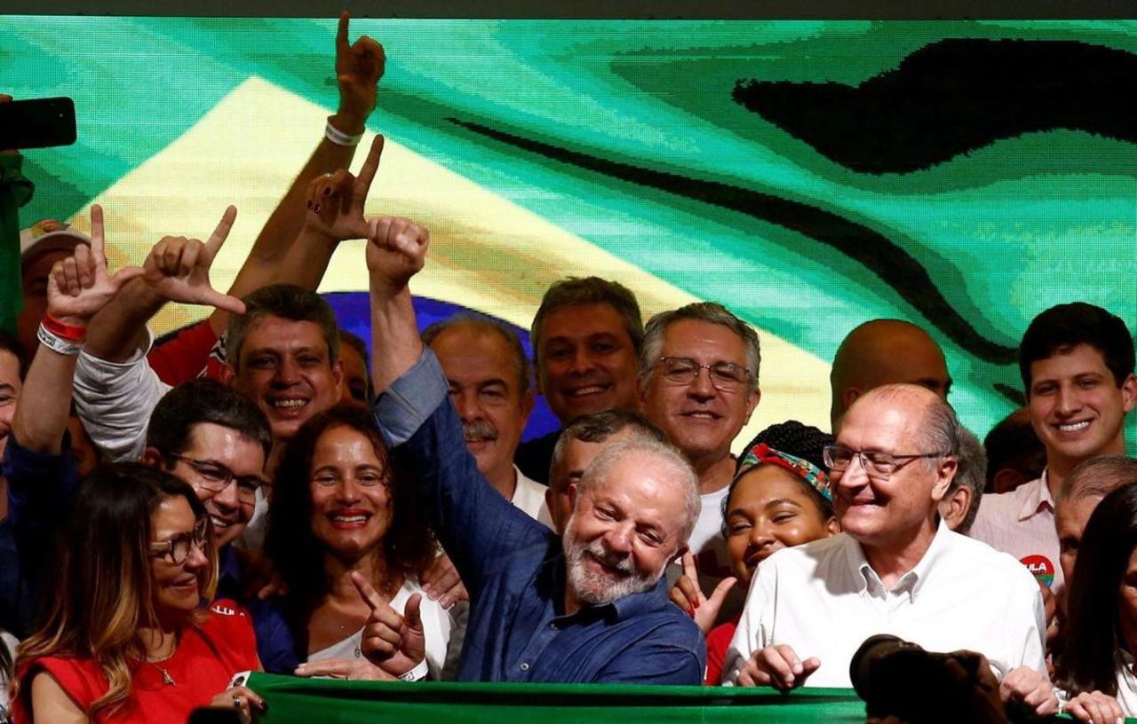 Lula gana las elecciones a Bolsonaro en la victoria más reñida de la historia de Brasil