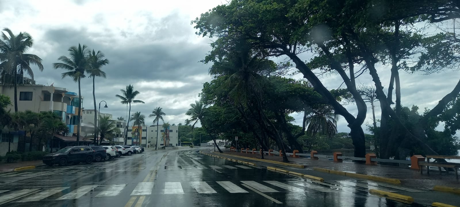  Dos ondas tropicales y una vaguada favorecerán la ocurrencia de lluvias en RD durante las próximas horas