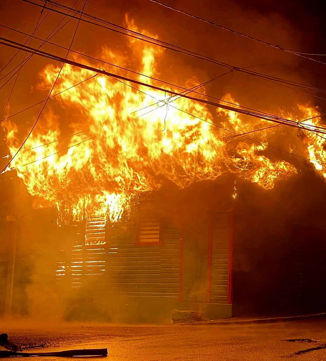 Fuego destruye vivienda en Puerto Plata, también se registró conato de incendio en nave de Zona Franca