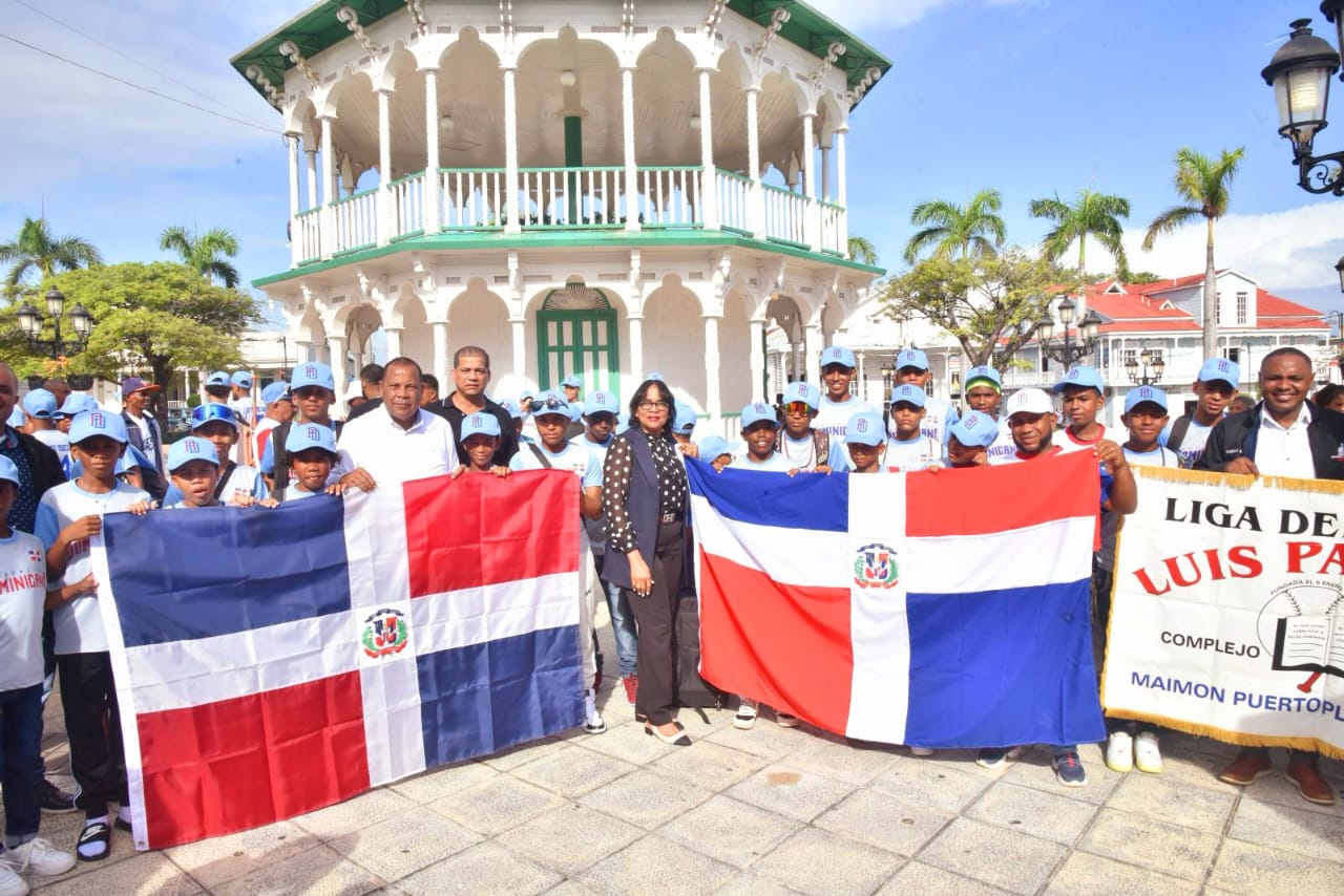 Despiden delegación de Puerto Plata representará a RD en torneo de béisbol en Puerto Rico
