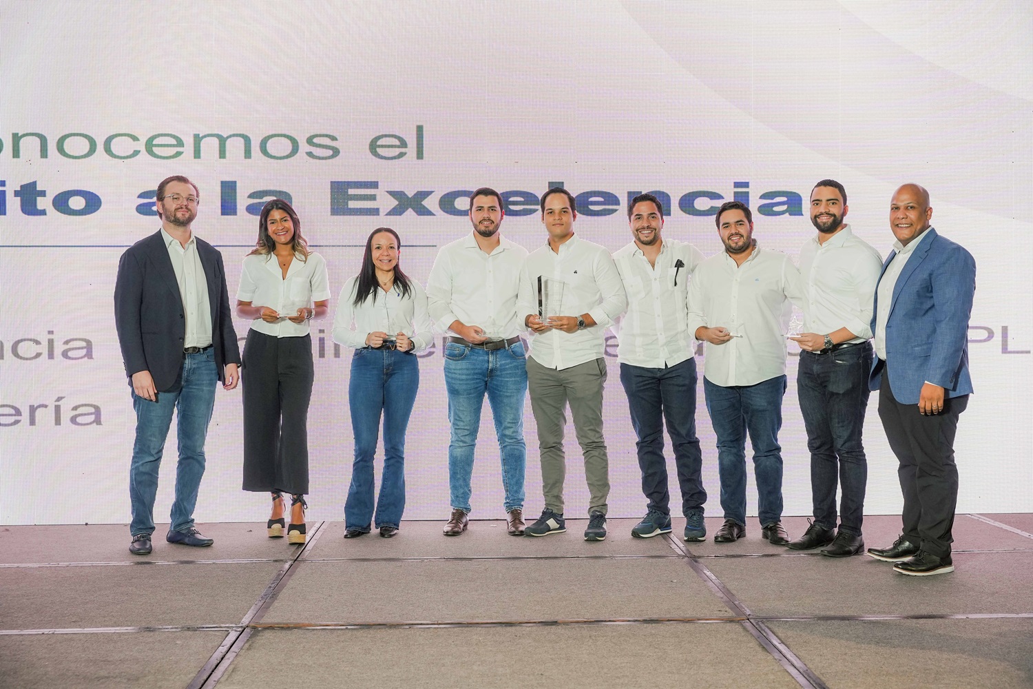  Banesco celebra crecimiento sostenido en República Dominicana