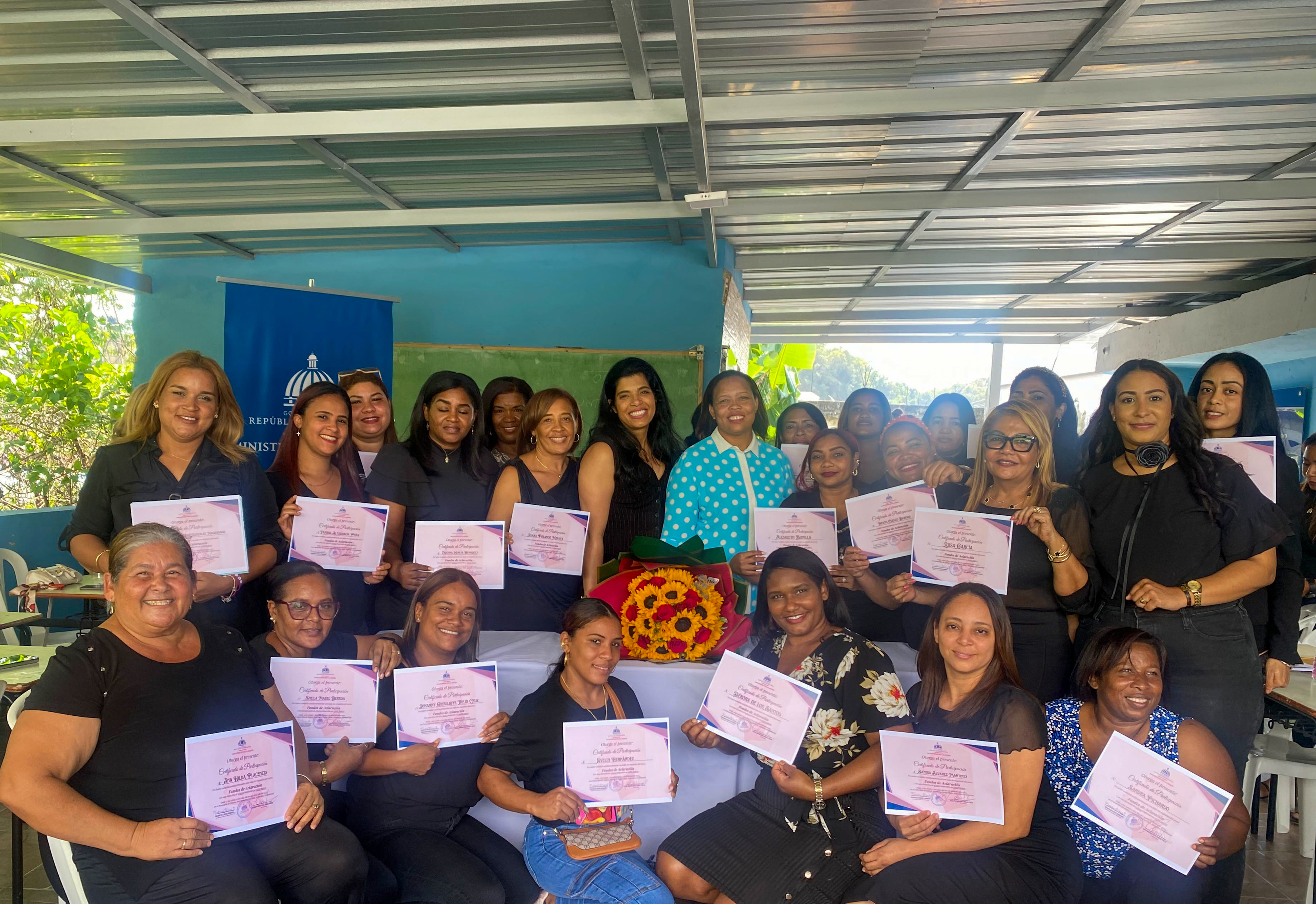  Ministerio de la Mujer Provincial Puerto Plata Capacita Estilistas con Expertos Internacionales en Colorimetría