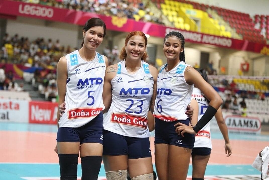     Puertoplateña Lisvel Eve (La China) se destaca en la Liga Superior de Voleibol en Perú    