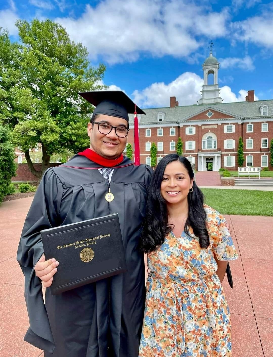    ¡Qué bueno! Otro joven puertoplateño se graduó en EE. UU. de Máster en Teología