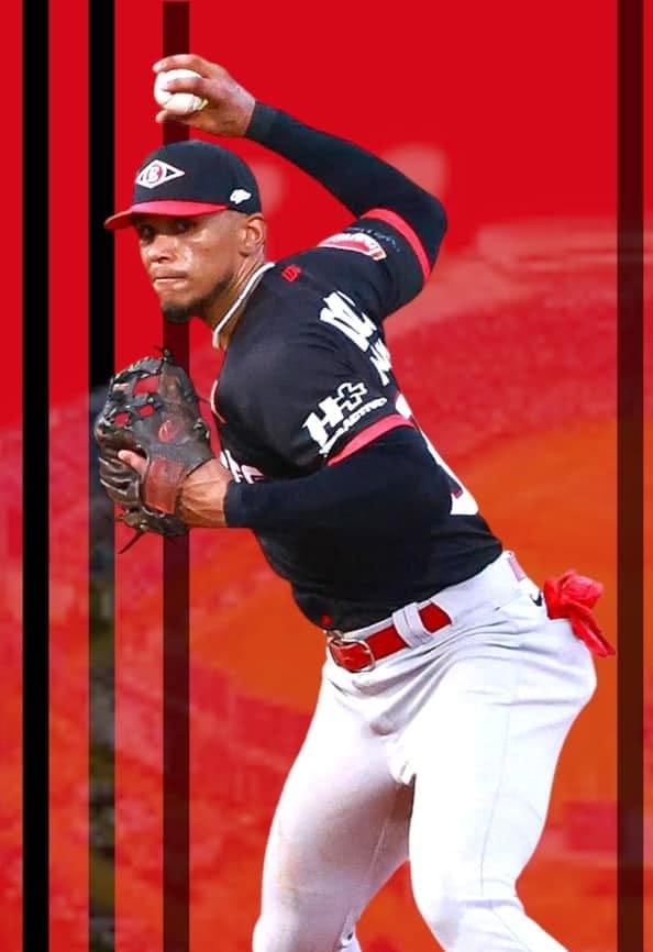 Puertoplateño Erik González “sigue quemando la liga” junto a sus compañeros de los Leones del Escogido