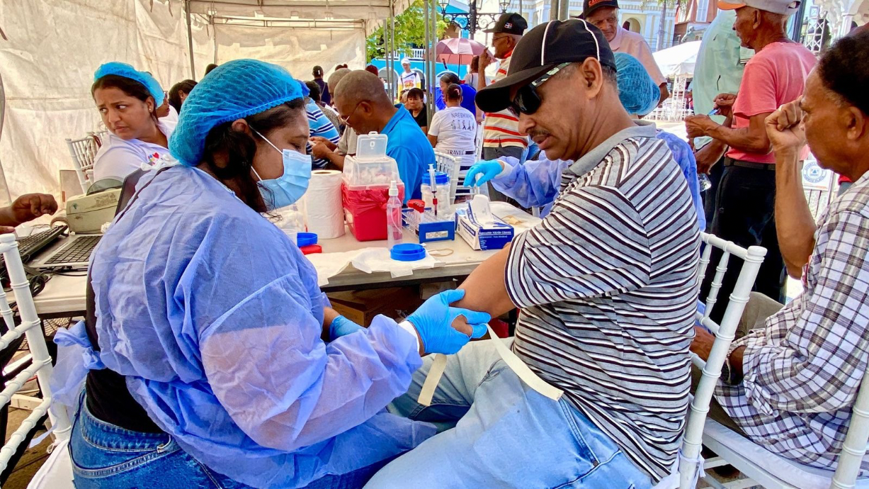       Centenares de puertoplateños fueron beneficiados con operativo médico gratuito del programa “Chequéate”   