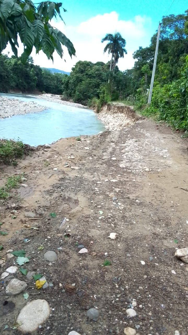 Intransitable se encuentra la carretera que une a El Naranjal con otras localidades de Puerto Plata