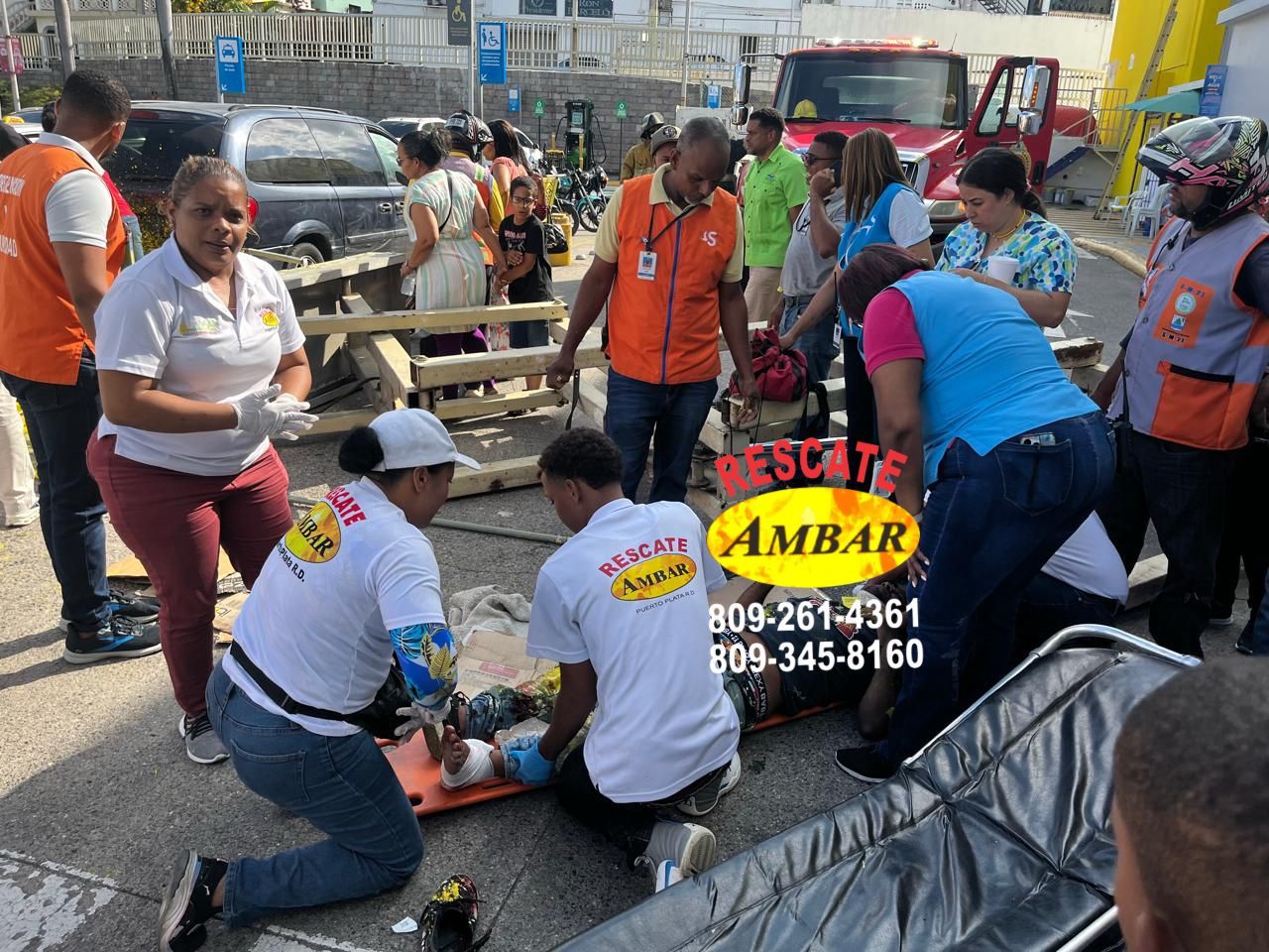  Dos obreros lesionados al desplomarse andamio donde trabajaban en centro comercial de Puerto Plata  