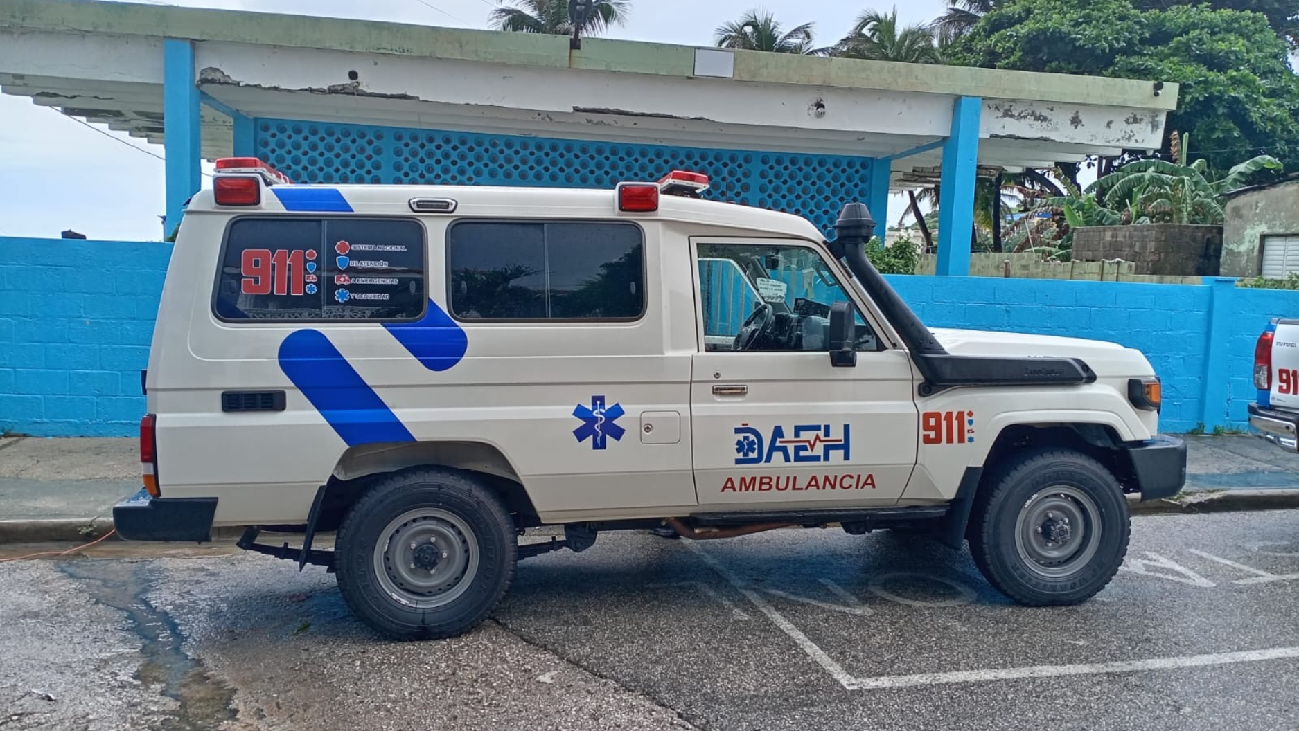     Entregan ambulancia para emergencias de salud en Enriquillo; realizarán obras en ese municipio costero de Barahona  