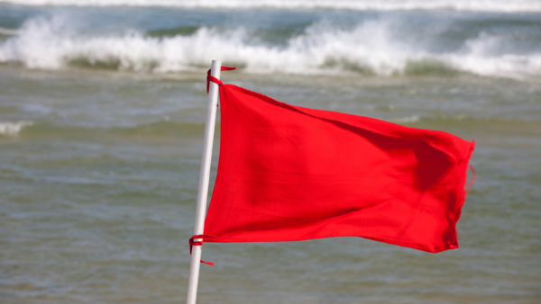      Colocan bandera roja en balnearios de playa de Puerto Plata por oleajes anormales  